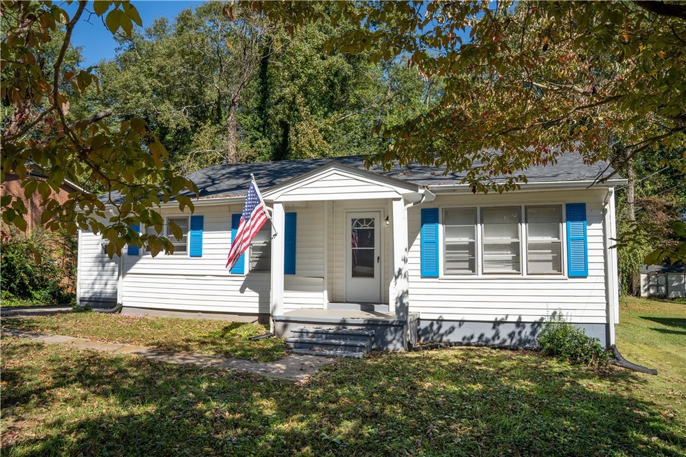 817 Magness Dr, Spartanburg, SC 29303 - photo 1