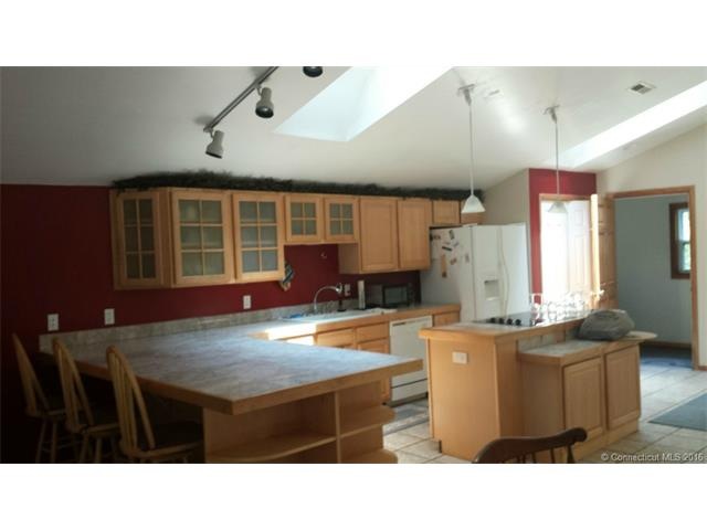 107 W Main St unit Studio Unit Above Ga, Chester, CT 06412 - photo 1