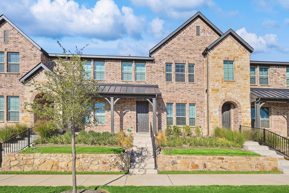 Stunning townhouse less than 2 years old