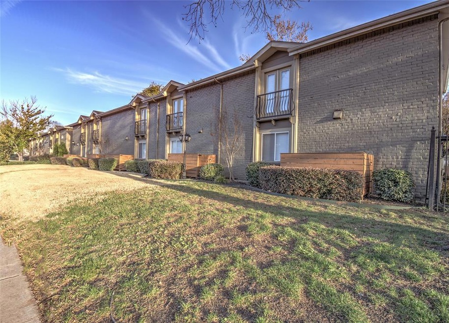 5656 Live Oak St unit 216B, Dallas, TX 75206 - photo 1