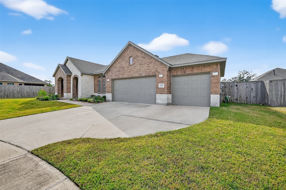 12503 Beddington Ct, the Woodlands, TX 77375 - photo 1