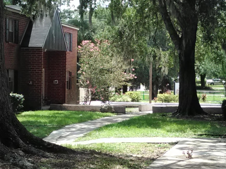 2125 Hyde Park Rd unit 5, Jacksonville, FL 32210 - photo 1