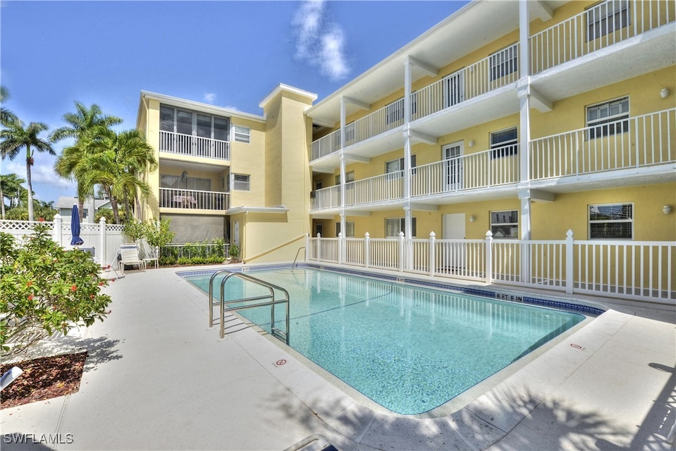 900 8th Ave S unit 305, Naples, FL 34102 - photo 1