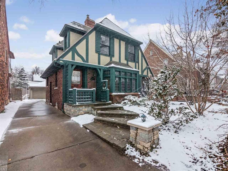 221 Mckinley Ave, Grosse Pointe Farms, MI 48236 - photo 1