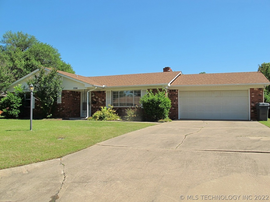 1504 Sunny Ln, Ardmore, OK 73401 - photo 1