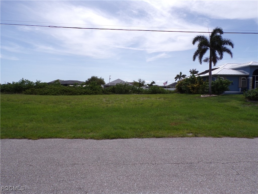 Welcone home to this waterfront lot