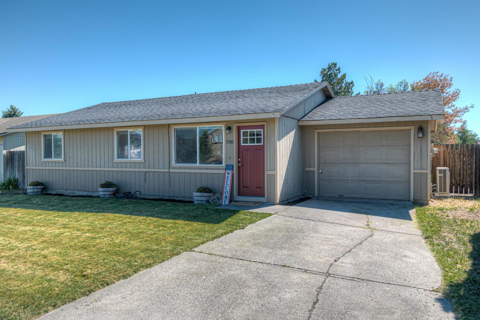 1748 SW 35th St, Redmond, OR 97756 - photo 1