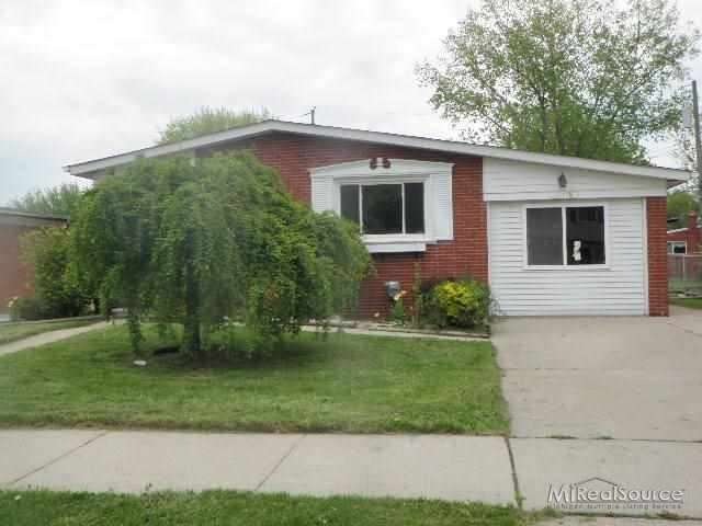 30448 J Carls St, Roseville, MI 48066 - photo 1