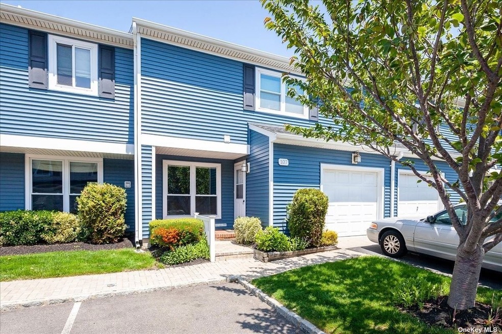 100 Baker Ct unit 107, Island Park, NY 11558 - photo 1