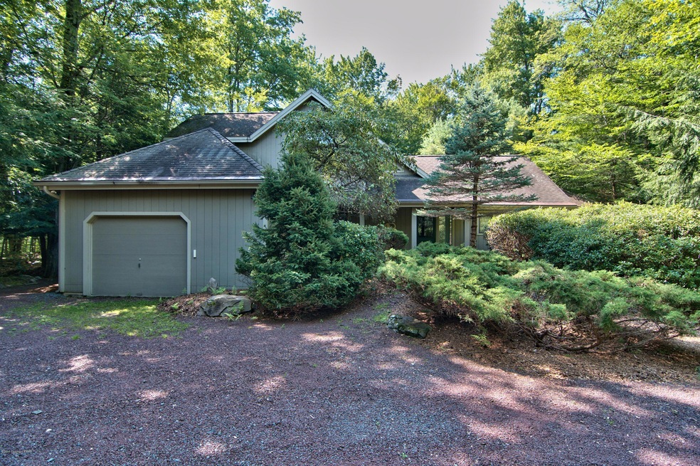 110 Blue Spruce Crescent, Pocono Pines, PA 18350 - photo 1