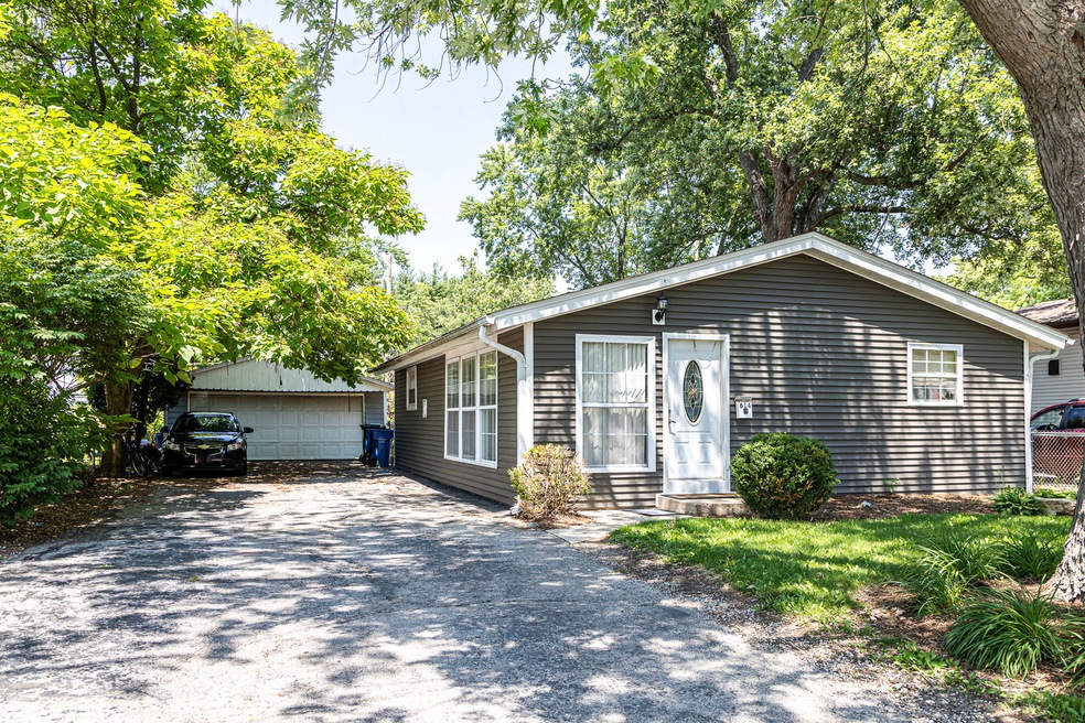 614 Santa fe Ave, Carpentersville, IL 60110 - photo 1