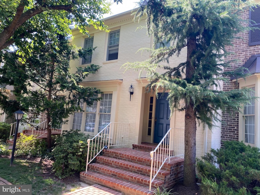 10803 Brewer House Rd, Rockville, MD 20852 - photo 1