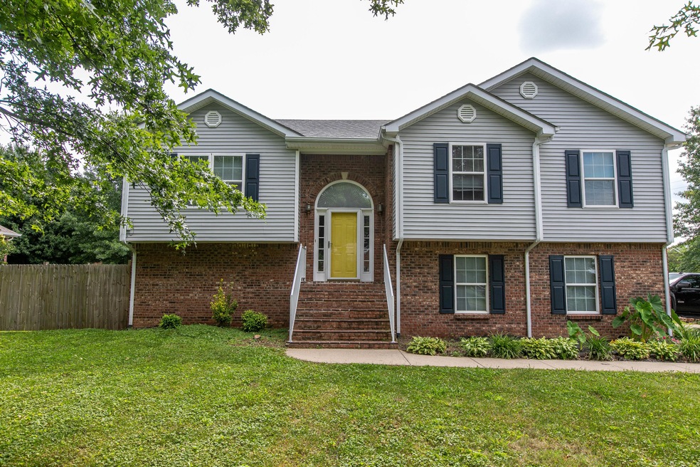 403 Agee St, Harrodsburg, KY 40330 - photo 1