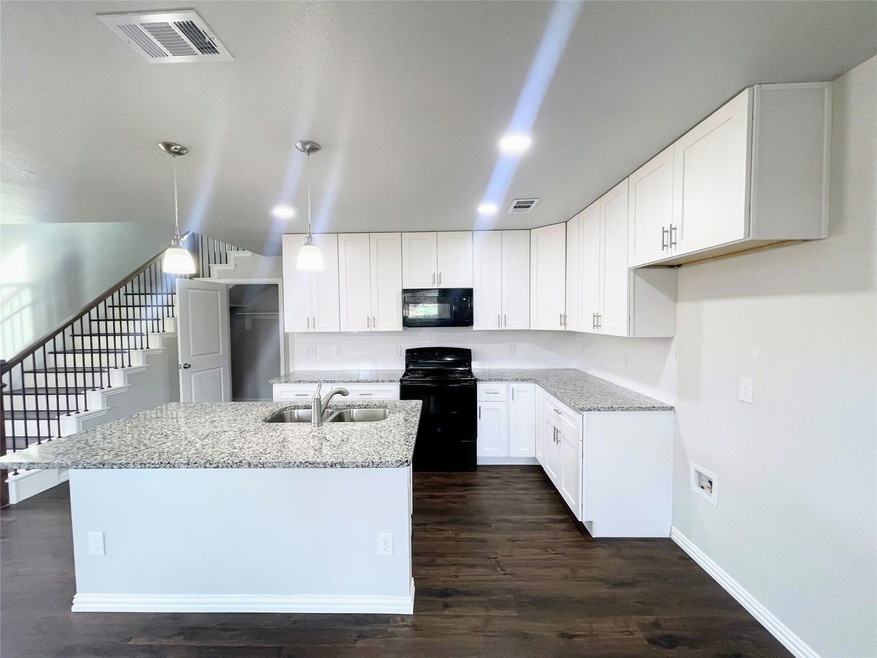 602 Sabine Ave unit A, Cleburne, TX 76031 - photo 1