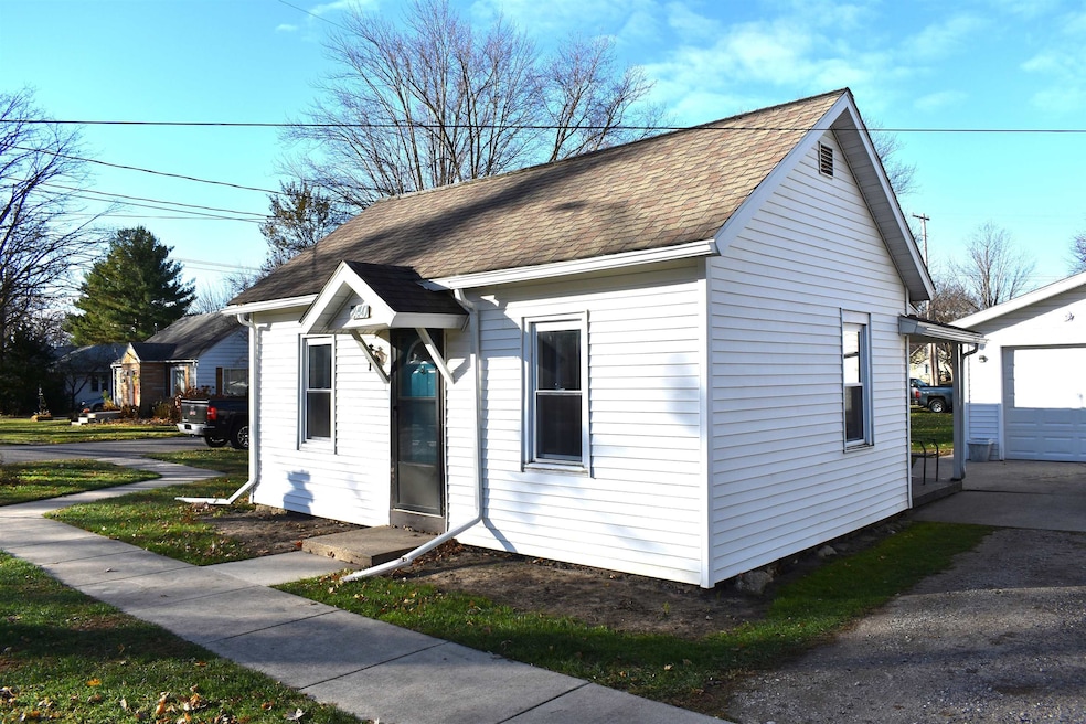 240 3rd St, Breckenridge, MI 48615 - photo 1