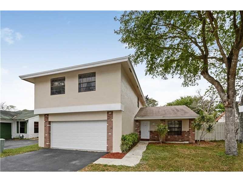 551 Mulberry Ln, Davie, FL 33325 - photo 1