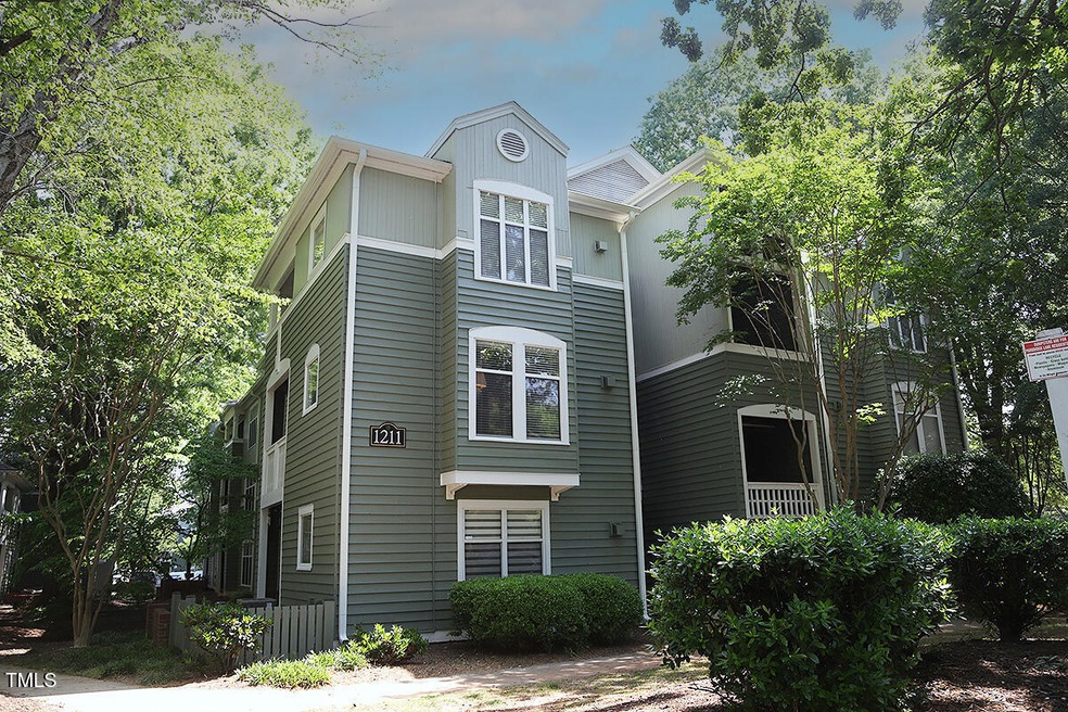 1211 Westview Lane Unit 201