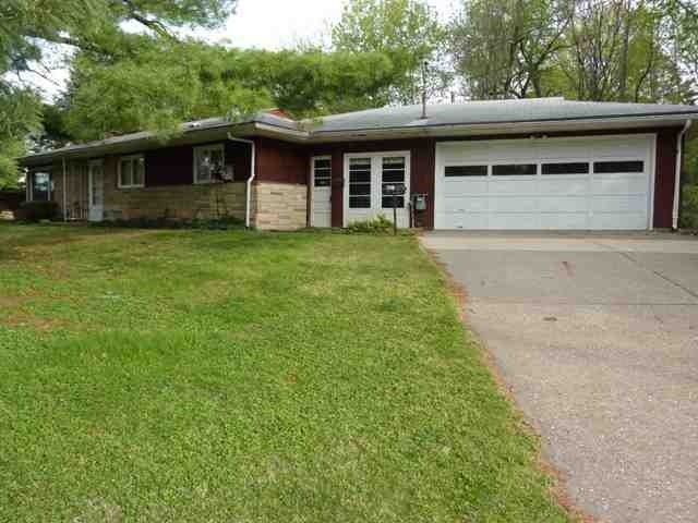 208 Pershing Ct, Davenport, IA 52803 - photo 1