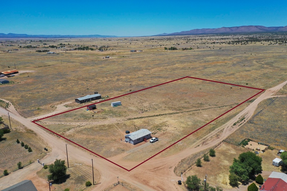 1090 W Antelope Run Rd, Paulden, AZ 86334 - photo 1