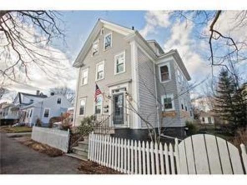 129 Constitution St unit 1, Bristol, RI 02809 - photo 1
