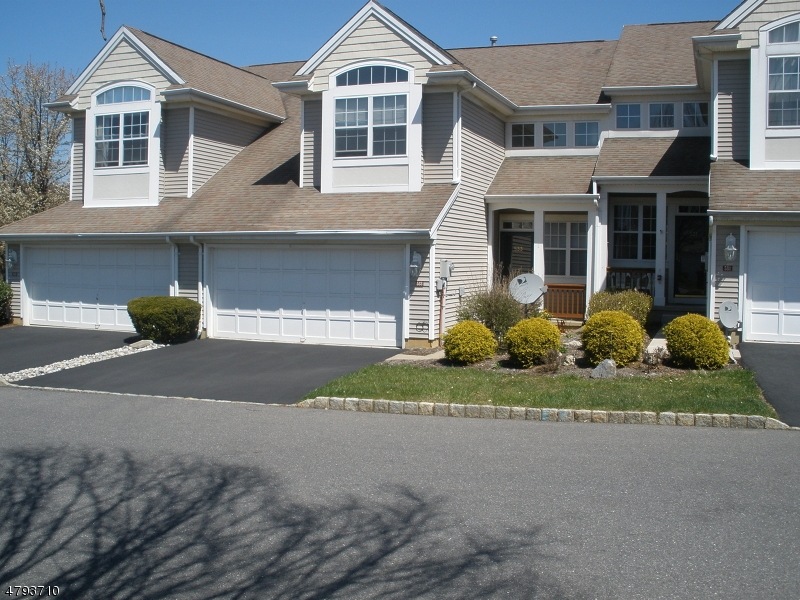 533 Goldfinch Terrace unit 533, Stewartsville, NJ 08886 - photo 1