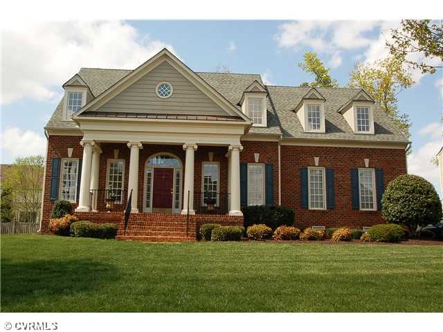 Exterior Front - This pristine, elegant Southern l