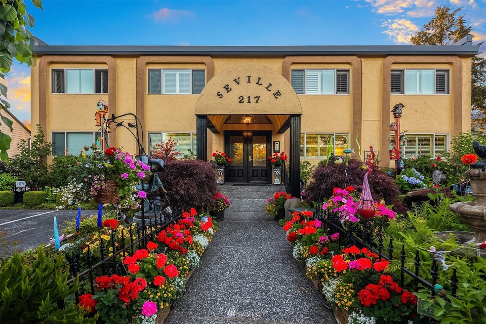 217 5th Ave N unit B, Edmonds, WA 98020 - photo 1