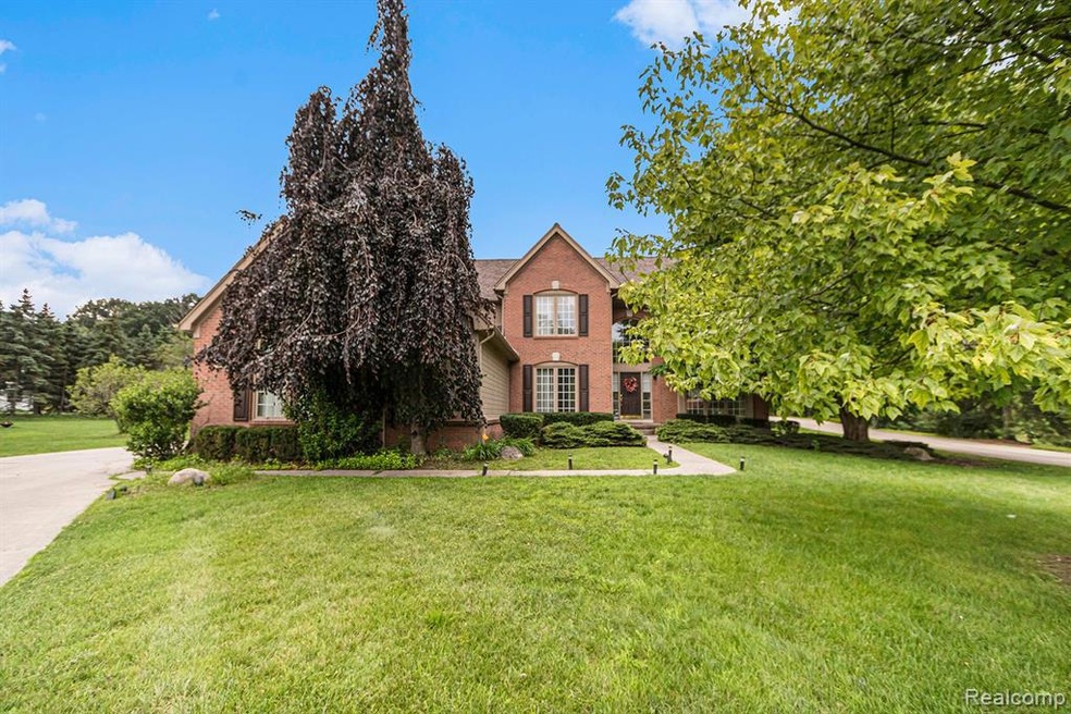 4028 Arcadia Dr, Auburn Hills, MI 48326 - photo 1