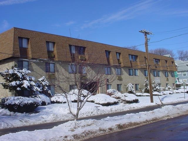 1315 Noble Ave unit 8B, Bridgeport, CT 06608 - photo 1
