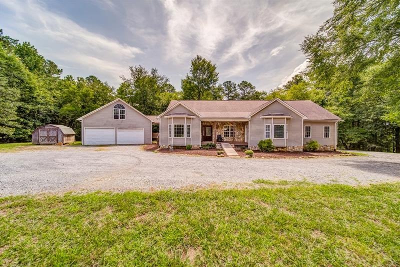 Custom-built 3/2.5 ranch home with rocking chair f
