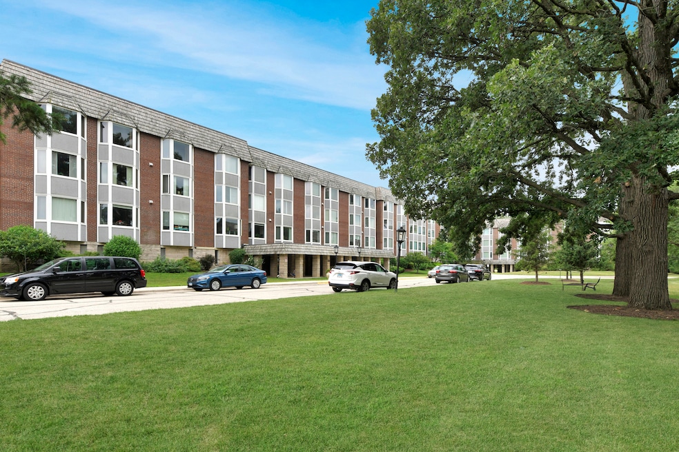 Bristol Courts Condo unit 1J, Park Ridge, IL 60068 - photo 1