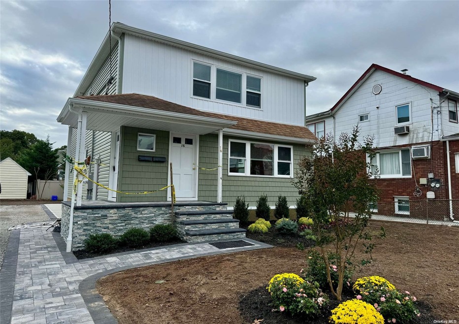 16 Leach St unit 1, Lynbrook, NY 11563 - photo 1