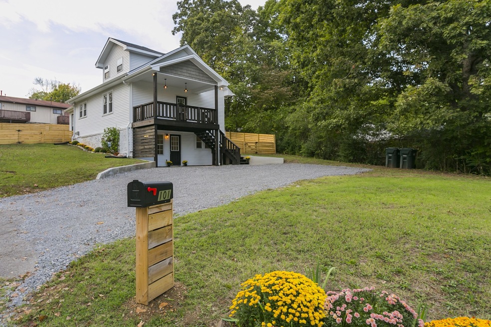 101 Oak Ave, Dickson, TN 37055 - photo 1