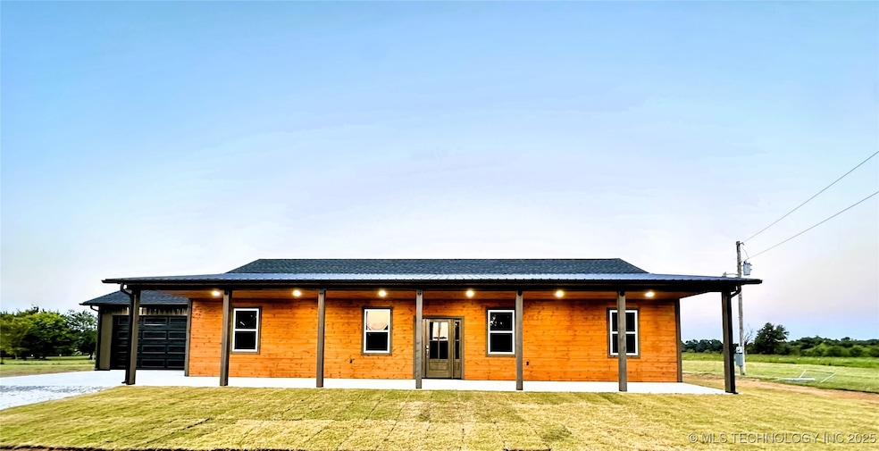 3 Bed 2 Bath, 1860 sq ft, 5 acres. Braggs, OK