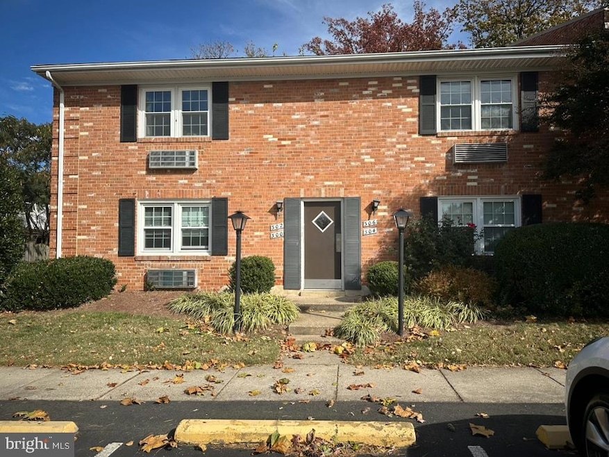 306 E Furman Dr, Sterling, VA 20164 - photo 1