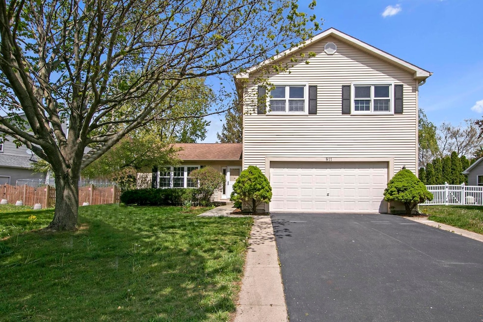 811 Glacier Pkwy, Algonquin, IL 60102 - photo 1