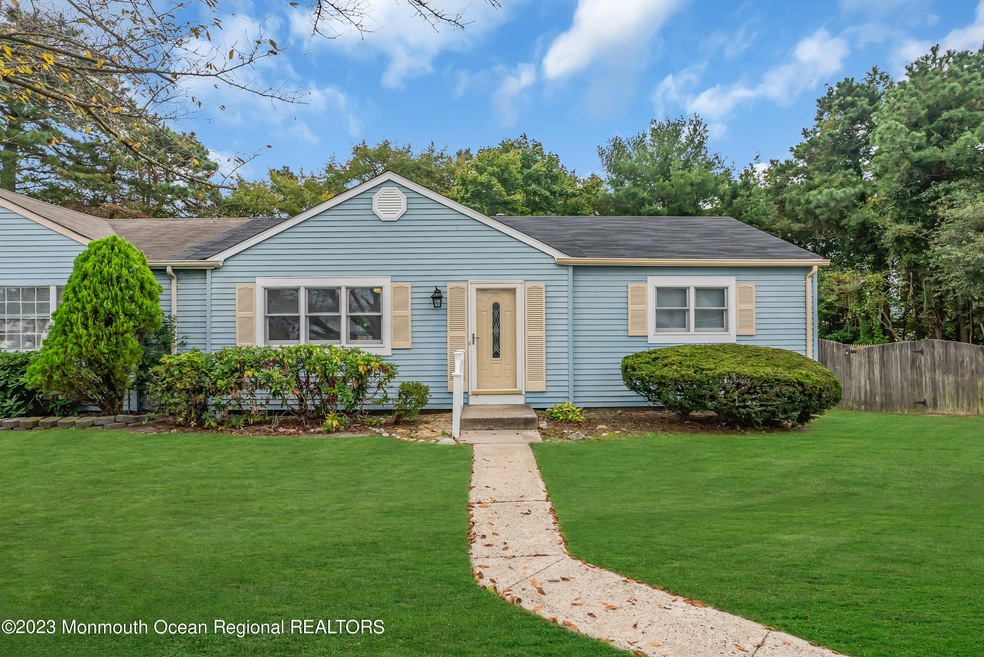 527 Tinsmith Ct, Toms River, NJ 08753 - photo 1