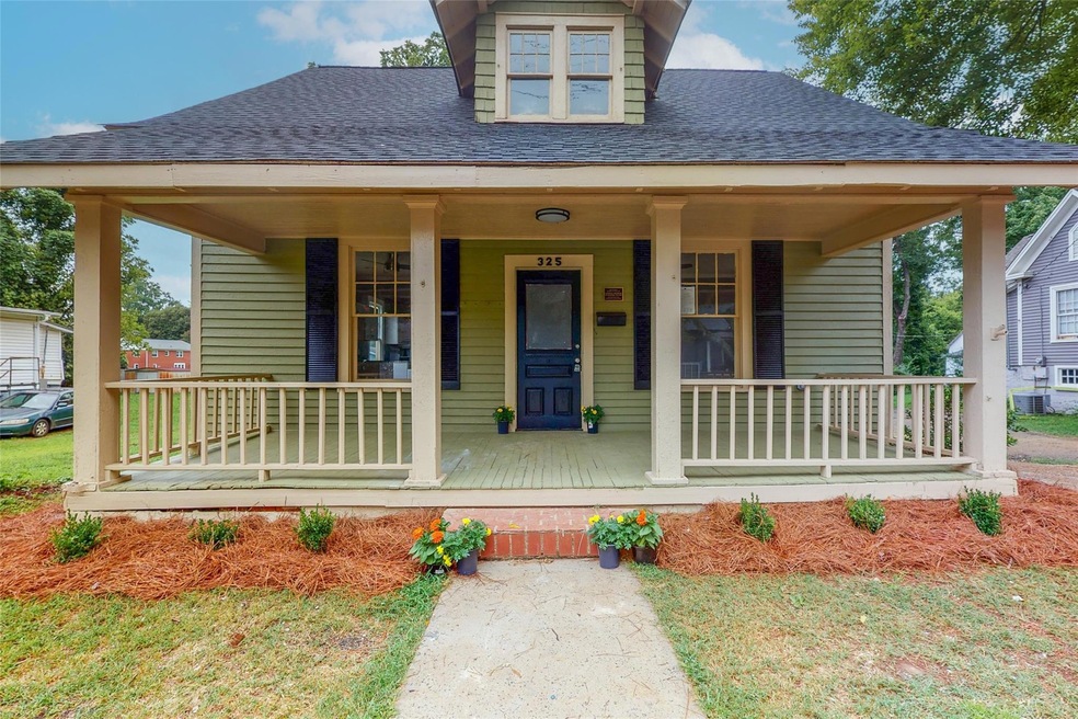 325 S Race St, Statesville, NC 28677 - photo 1