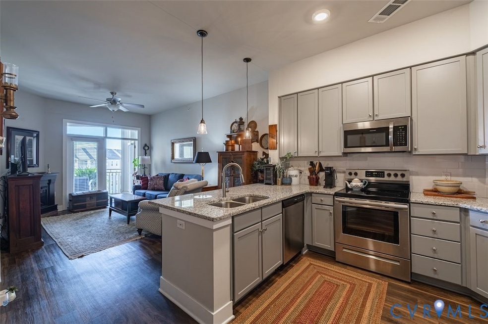 10521 Stony Bluff Dr unit 402, Ashland, VA 23005 - photo 1