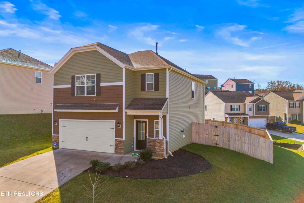 573 Cliff St, Morristown, TN 37814 - photo 1