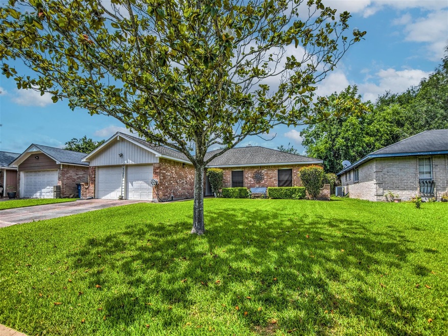 16326 Tibet Rd, Friendswood, TX 77546 - photo 1