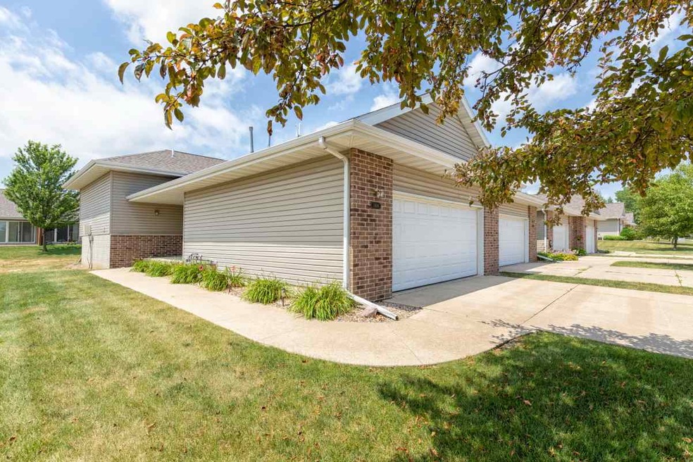 1406 Aspen Dr, Waterloo, IA 50701 - photo 1