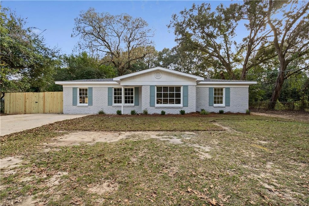 7181 Peachtree Ln N, Mobile, AL 36618 - photo 1