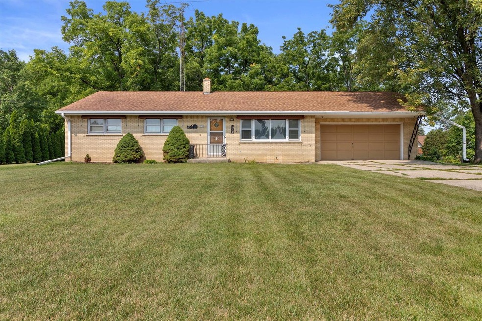 4765 N 135th St, Brookfield, WI 53005 - photo 1