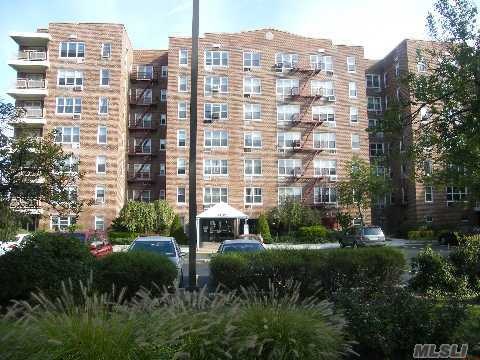 2335 Bell Blvd unit 5E, Bayside, NY 11360 - photo 1
