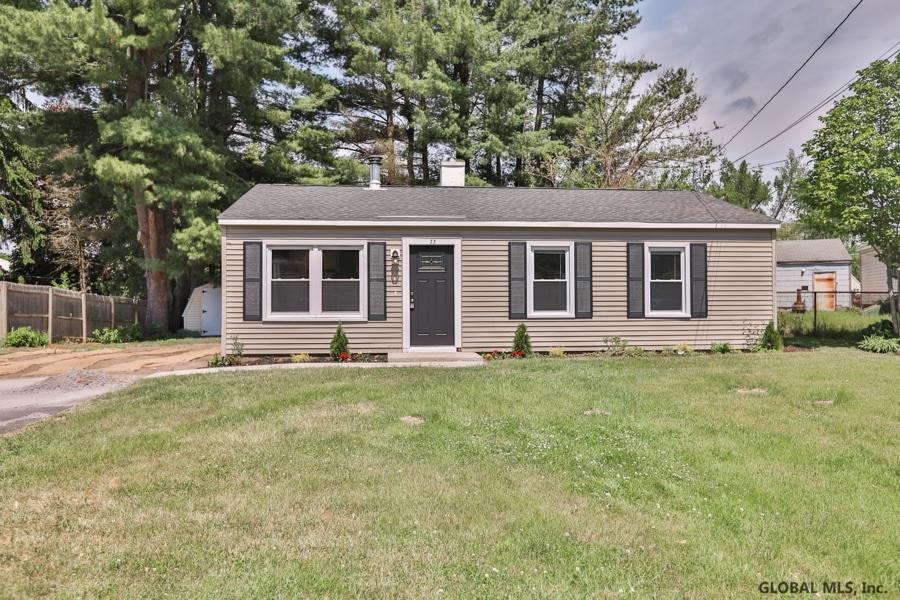 33 Winslow Dr, Schenectady, NY 12309 - photo 1