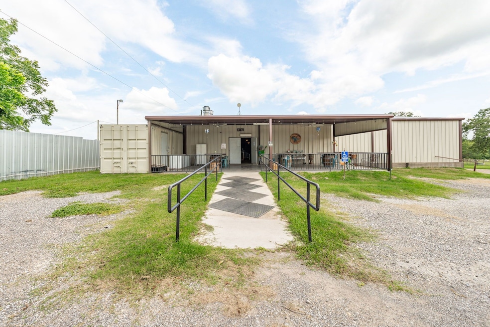 901 E Navarro Ave, de Leon, TX 76444 - photo 1