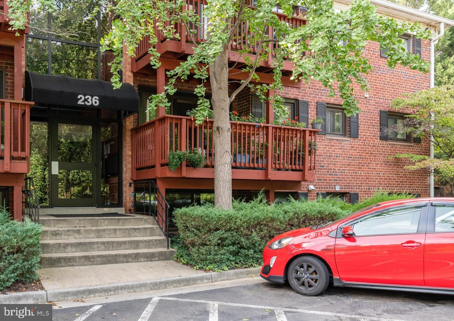 236 W Taylor Run Pkwy unit 5, Alexandria, VA 22314 - photo 1