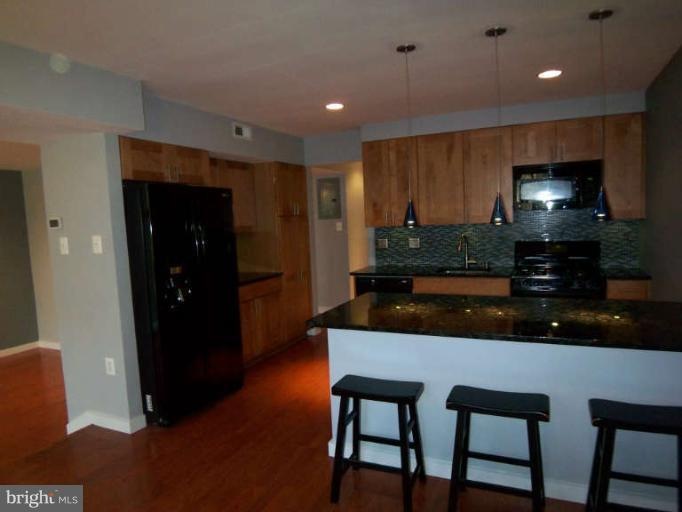 1663 Parkcrest Cir unit 5B/100, Reston, VA 20190 - photo 1