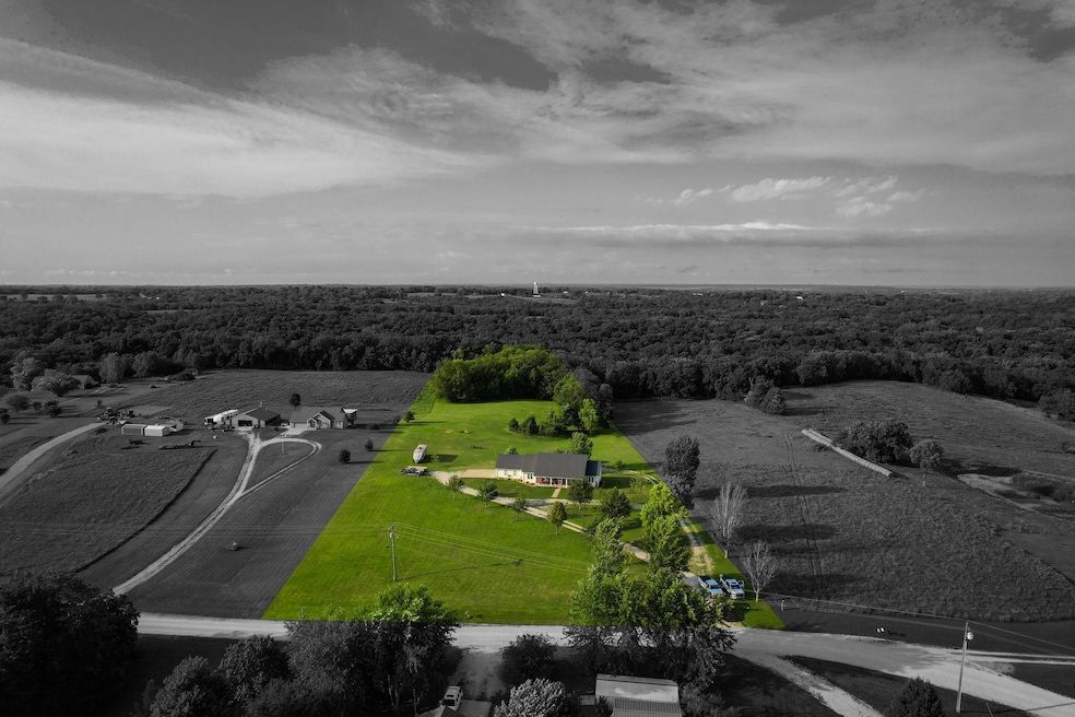 32631 W 146th St, Excelsior Springs, MO 64024 - photo 1